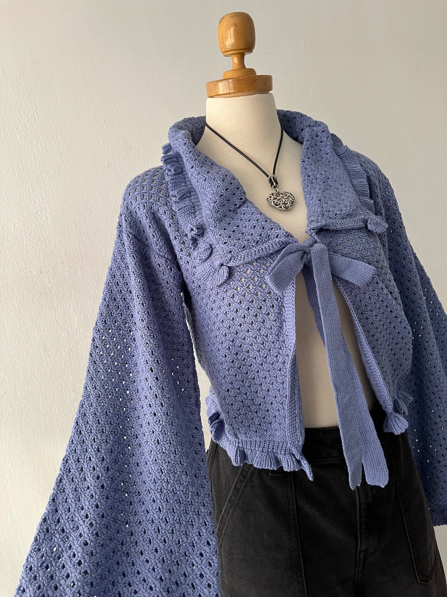 Knitted cardigan with bow