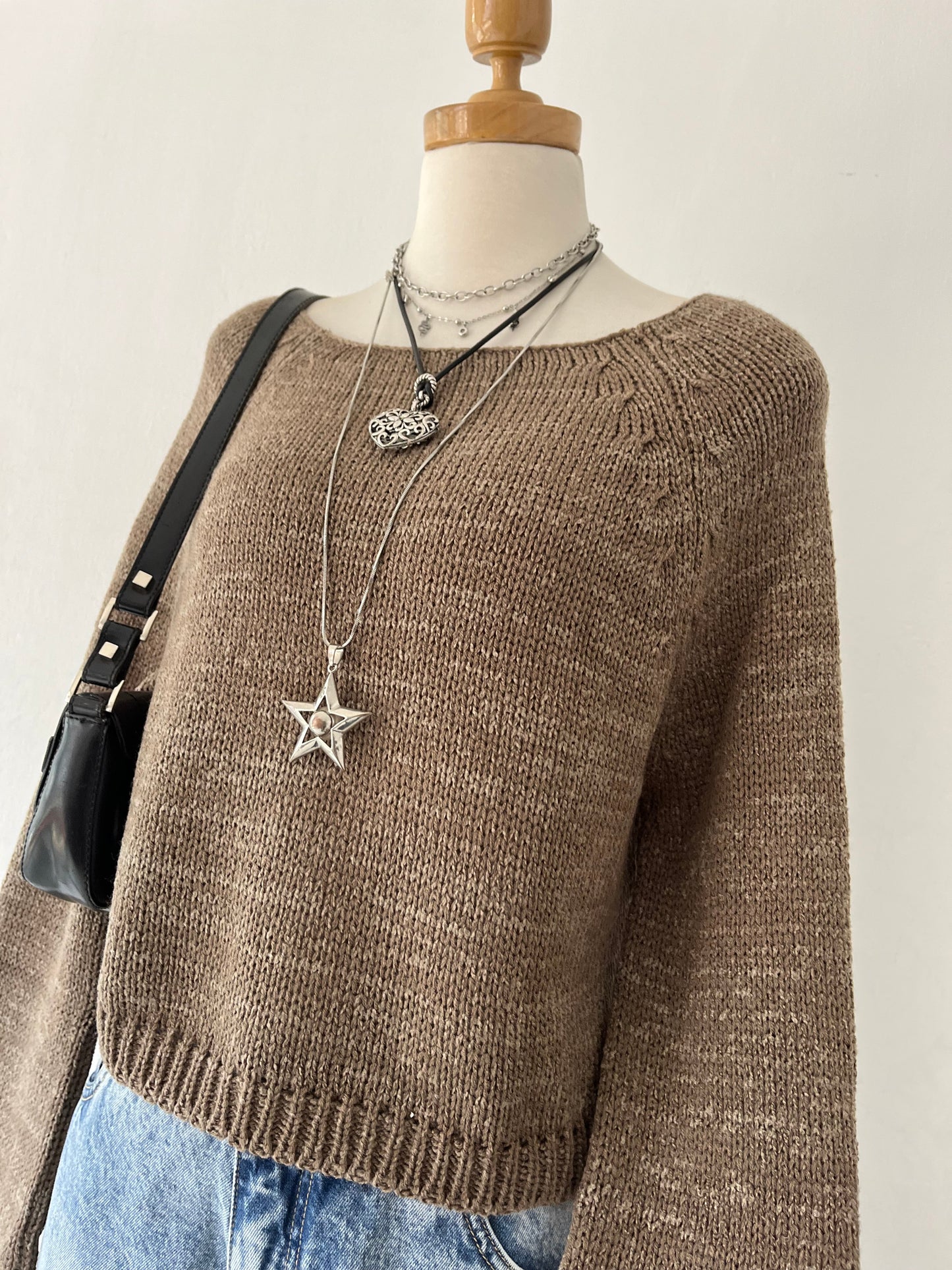 Waist-length sweater with straight sleeves