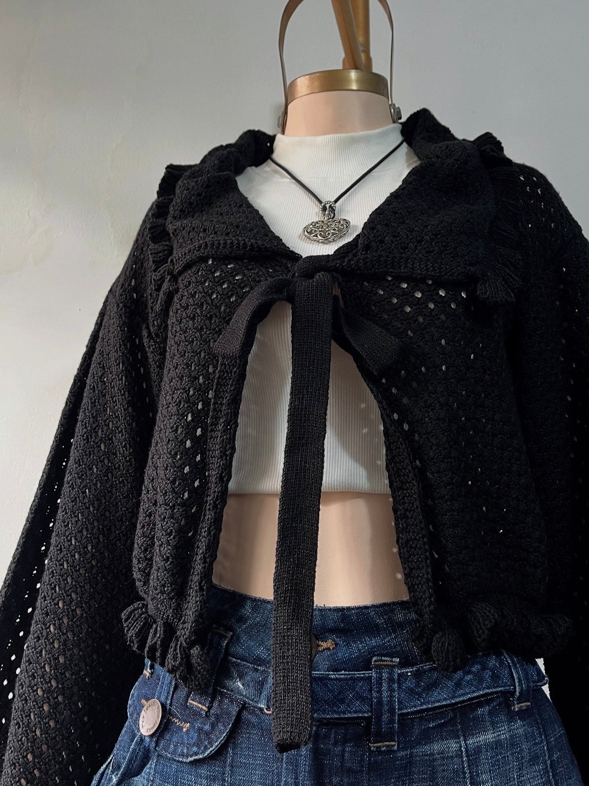Knitted cardigan with bow