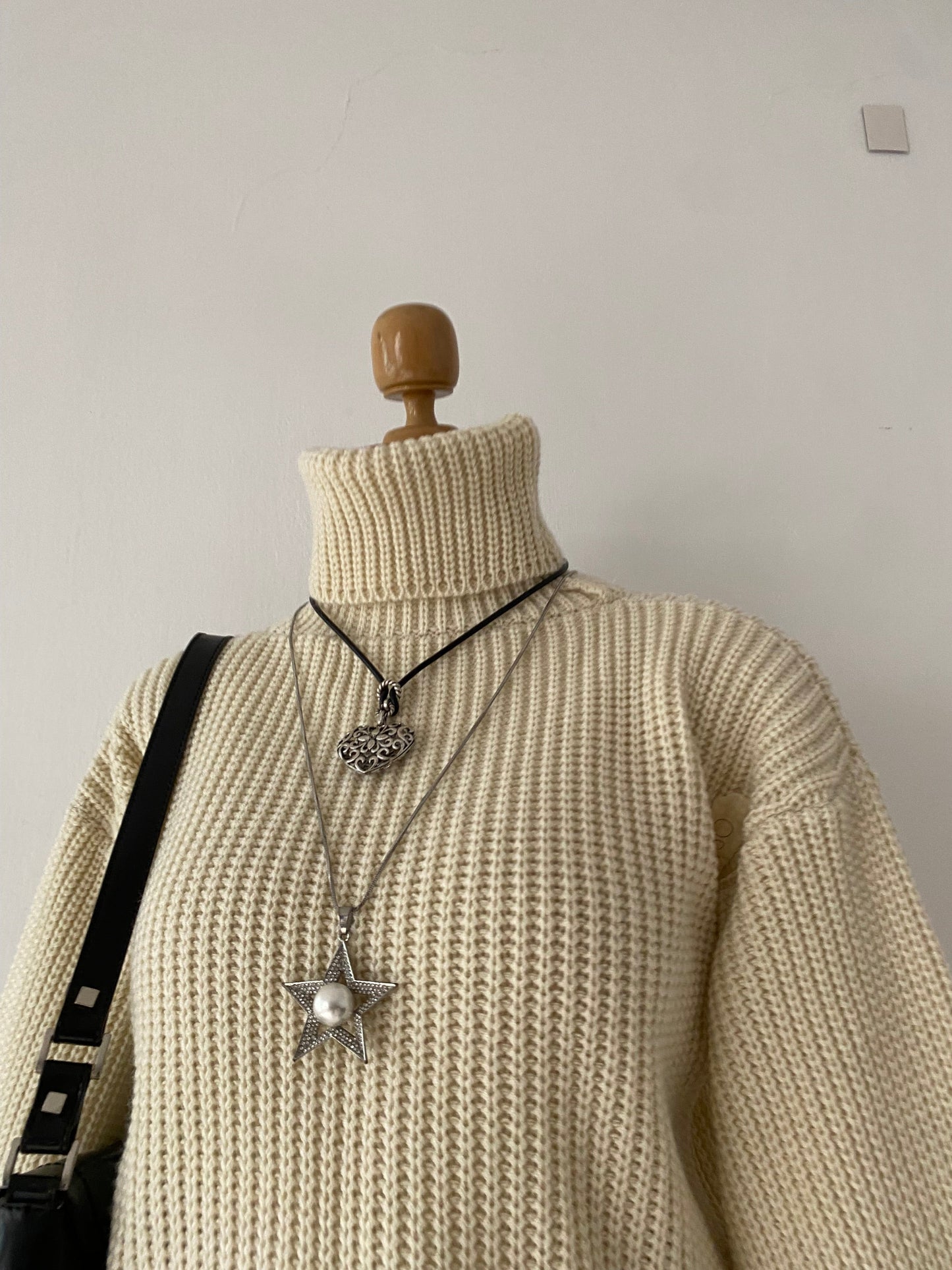 High neck sweater with wide sleeves