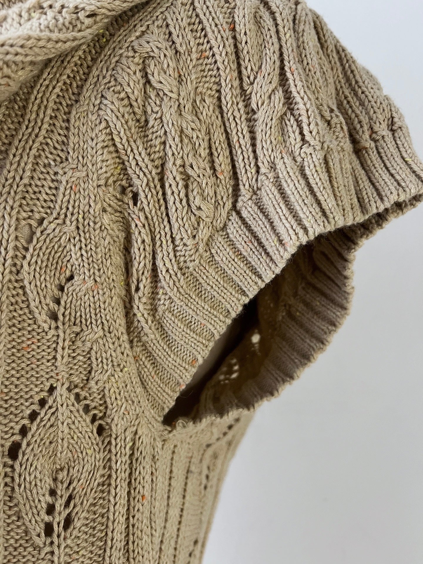 Knitted cardigan with hood