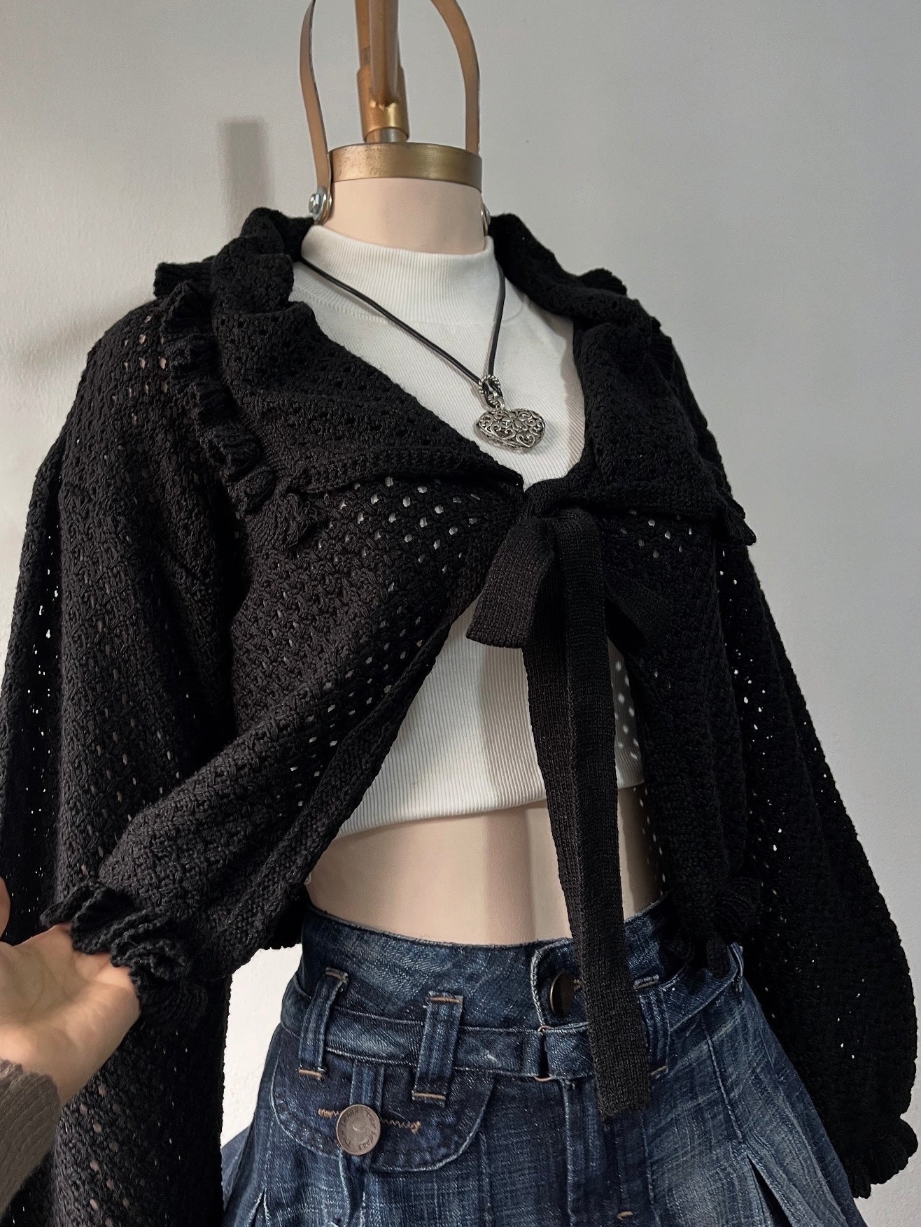 Knitted cardigan with bow