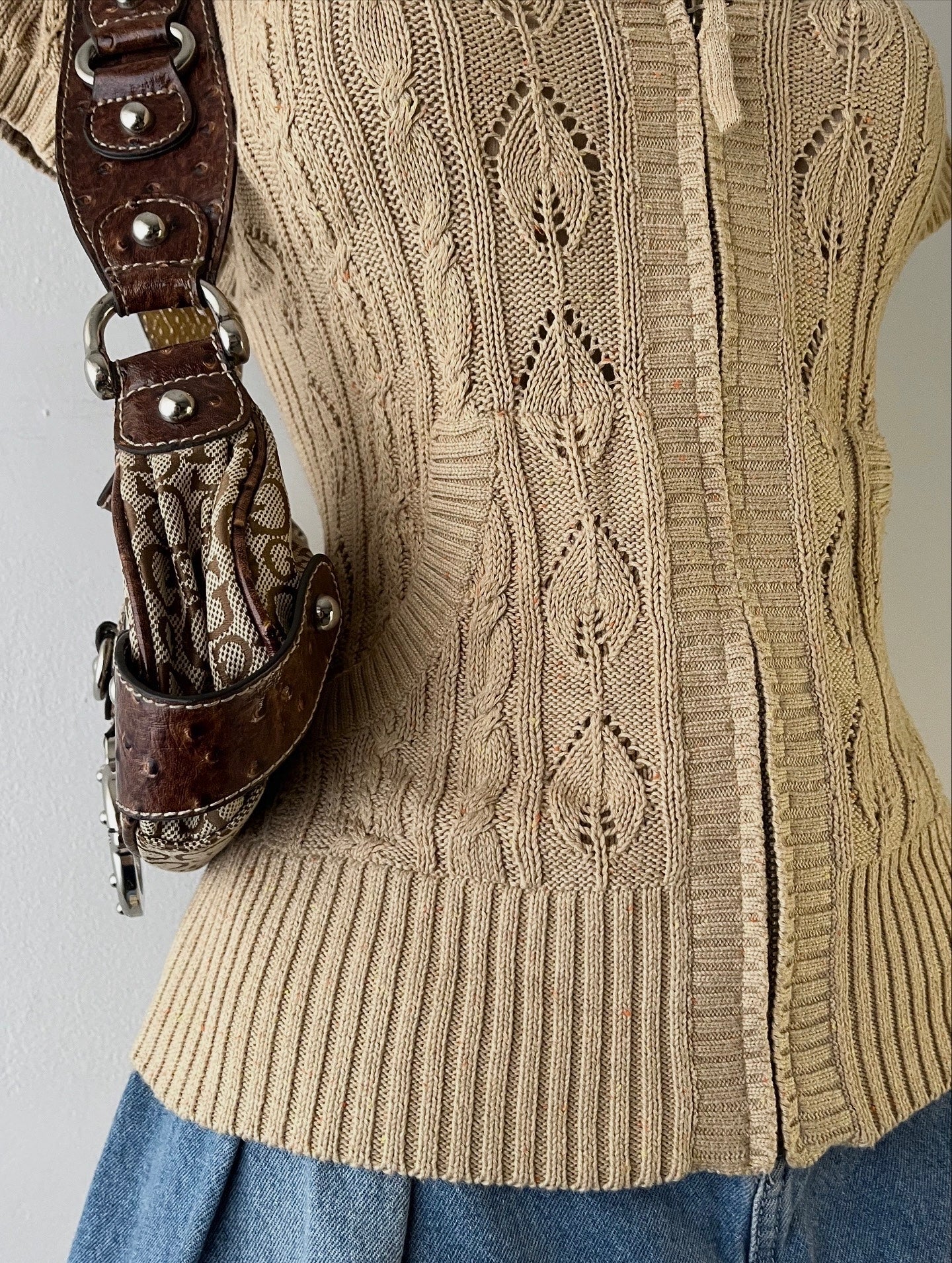 Knitted cardigan with hood