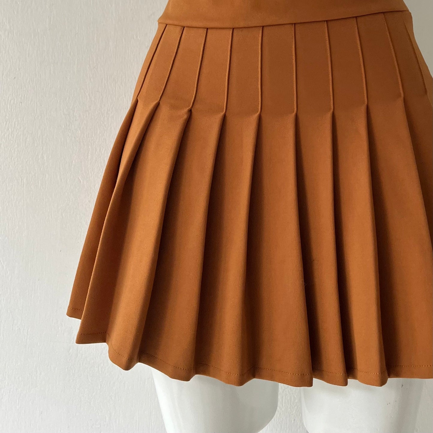 Cinnamon pleated skirt