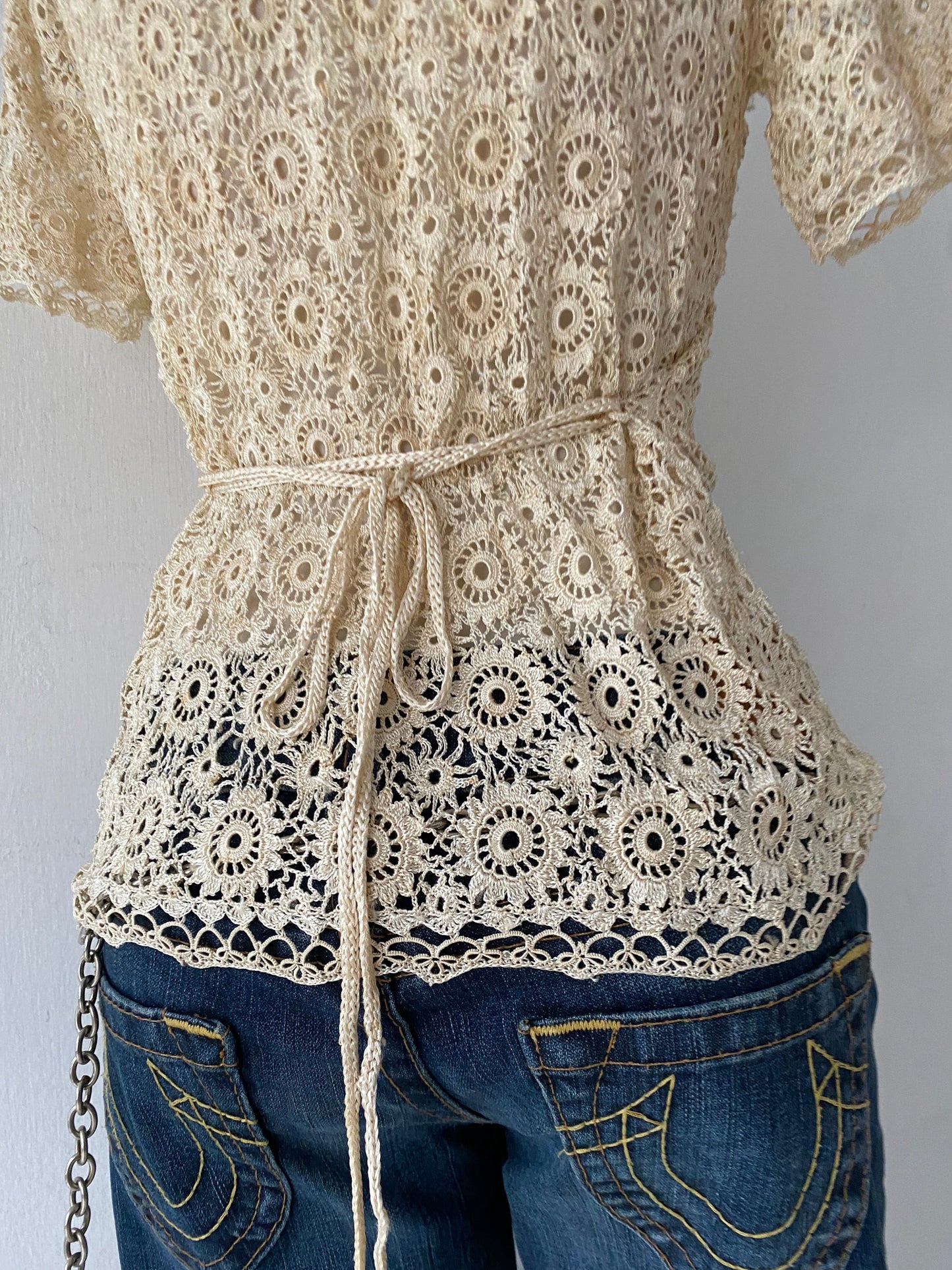 Knitted macrame top with back bow