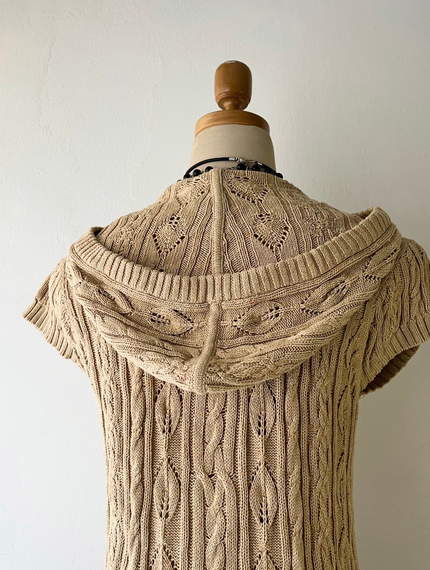 Knitted cardigan with hood