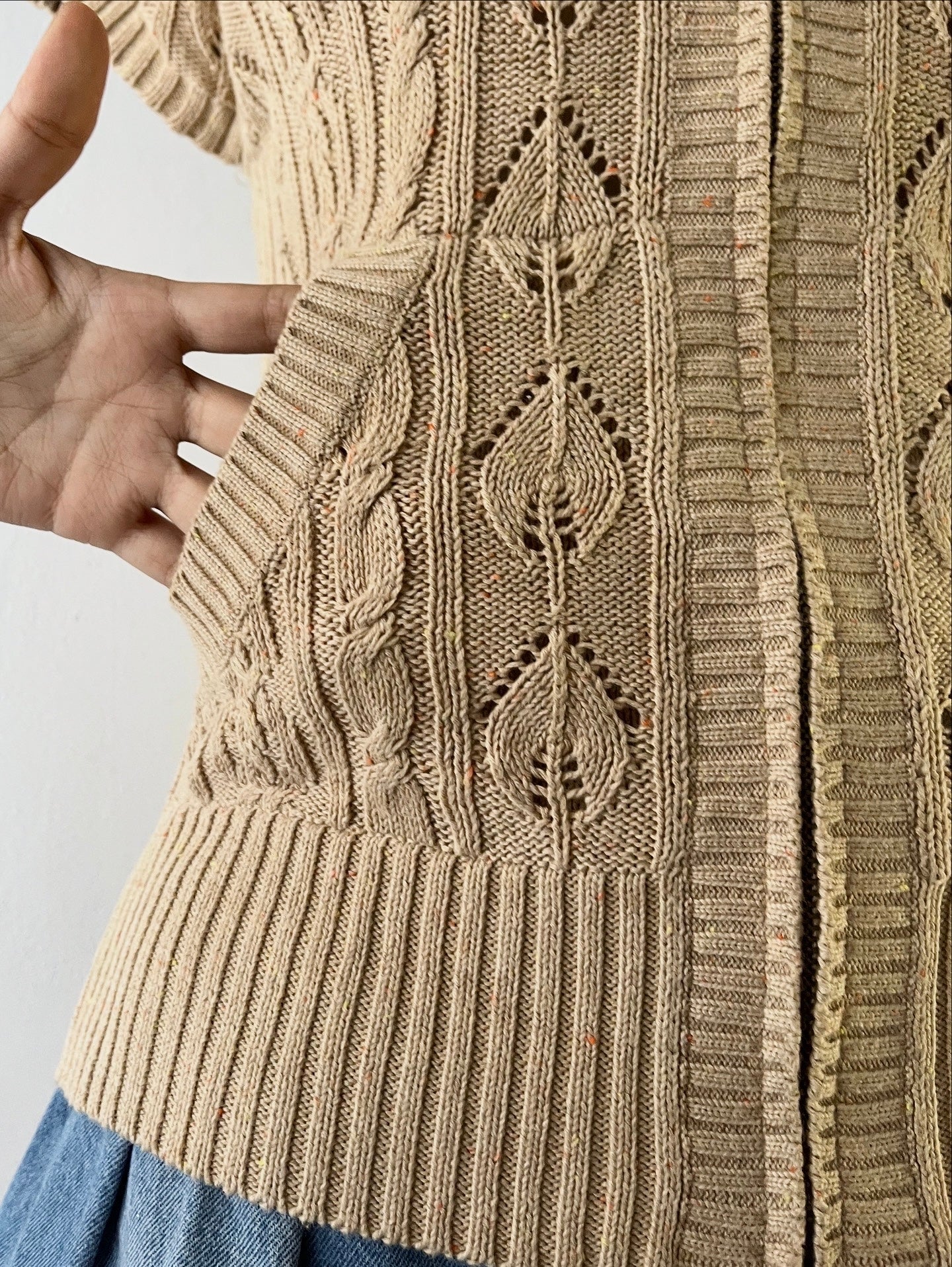 Knitted cardigan with hood