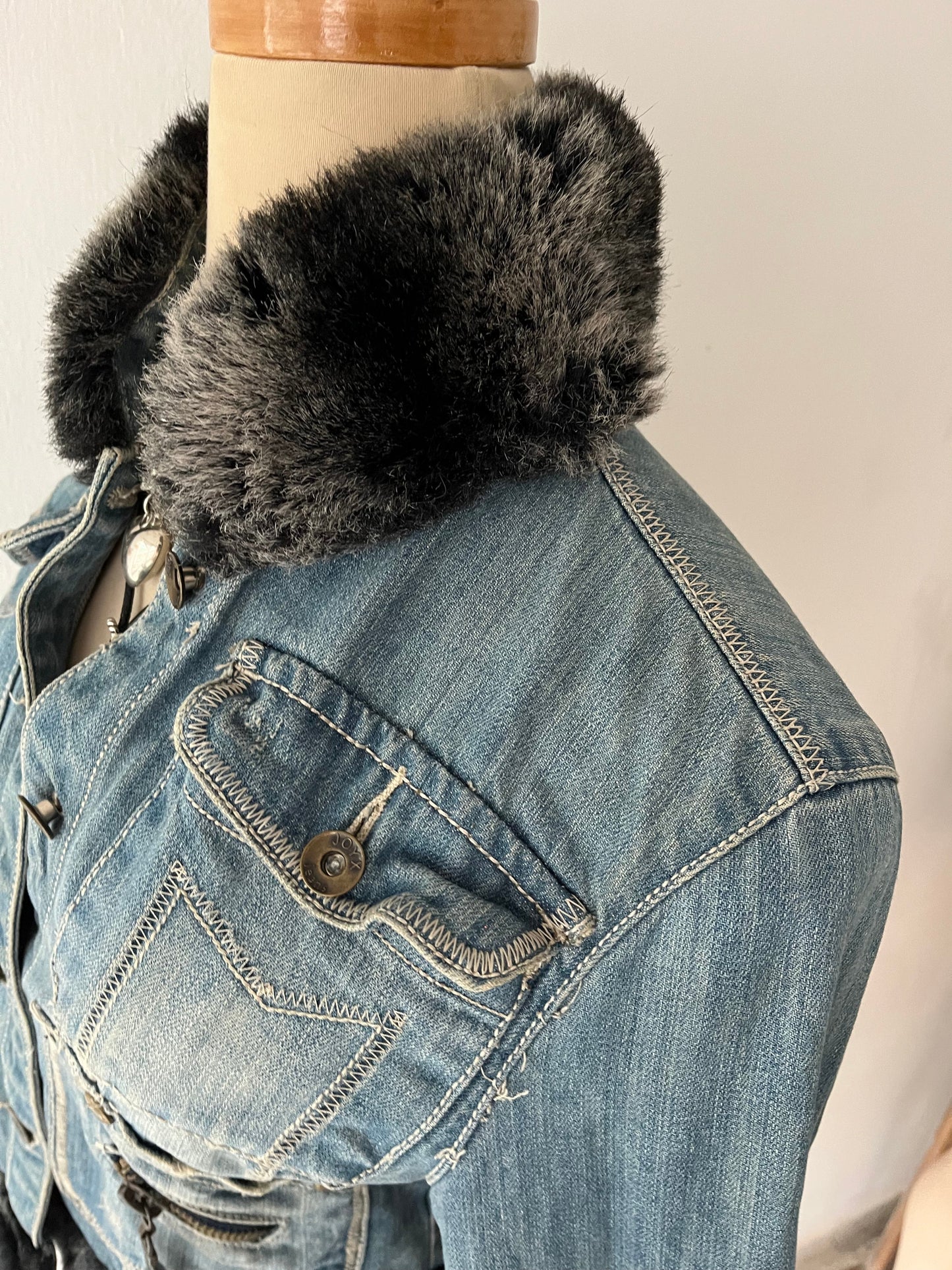 Focused grunge jean jacket