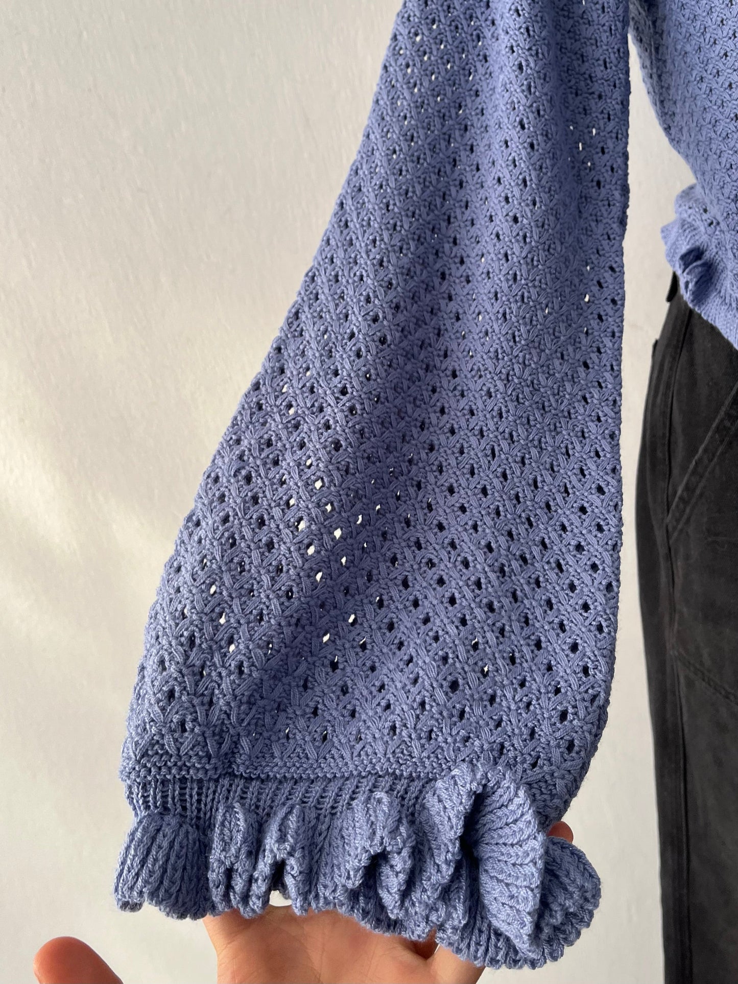 Knitted cardigan with bow