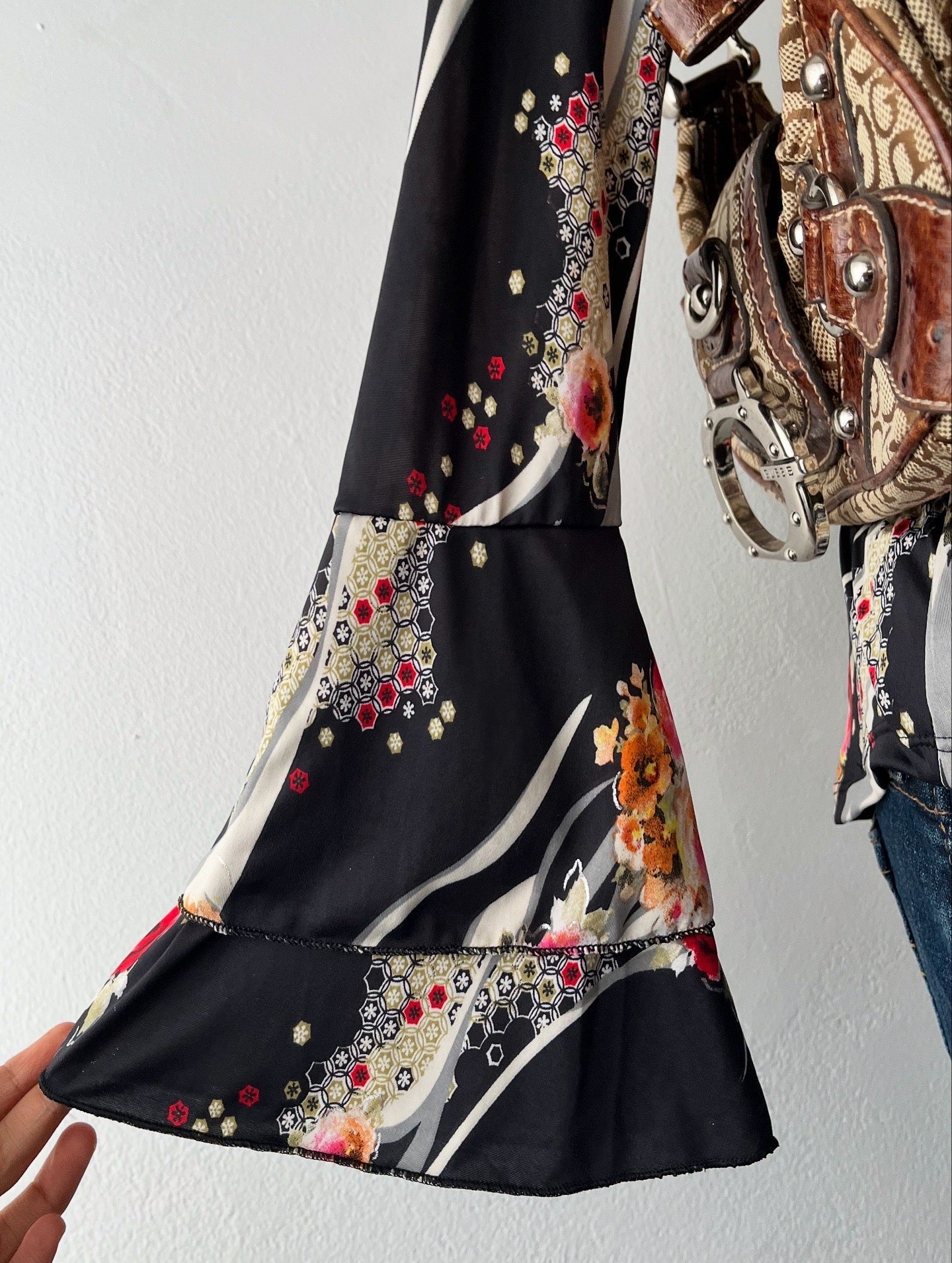 Bell- sleeved floral top
