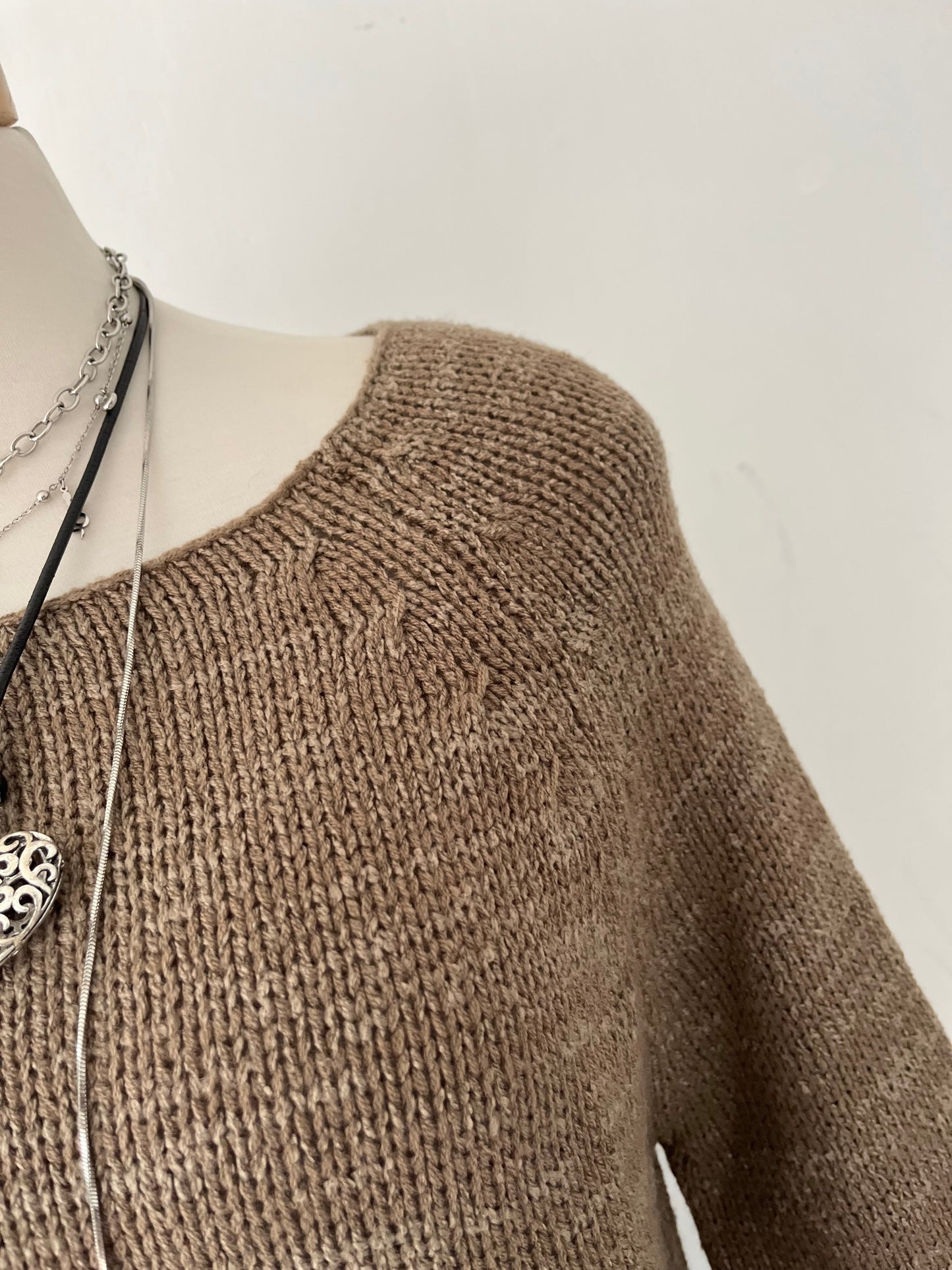 Waist-length sweater with straight sleeves