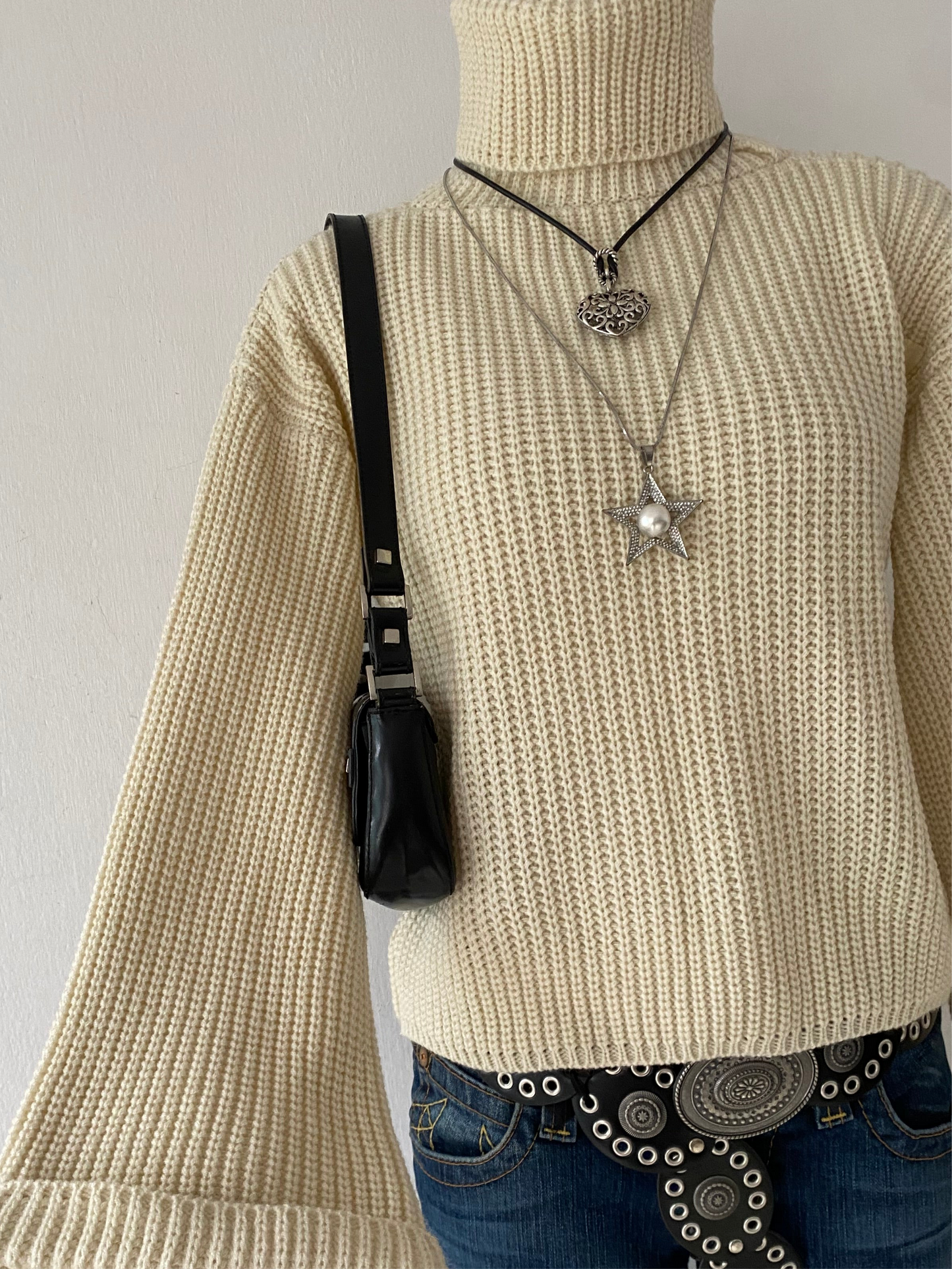 High neck sweater with wide sleeves
